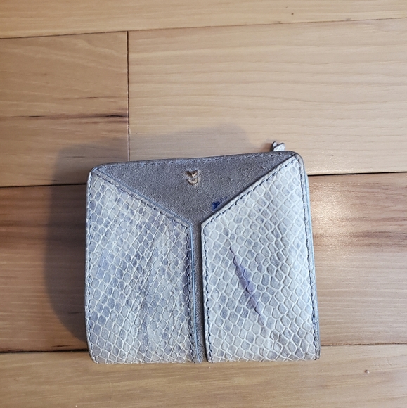 Neutral Covet Wallet by Stella & Dot - Picture 1 of 4